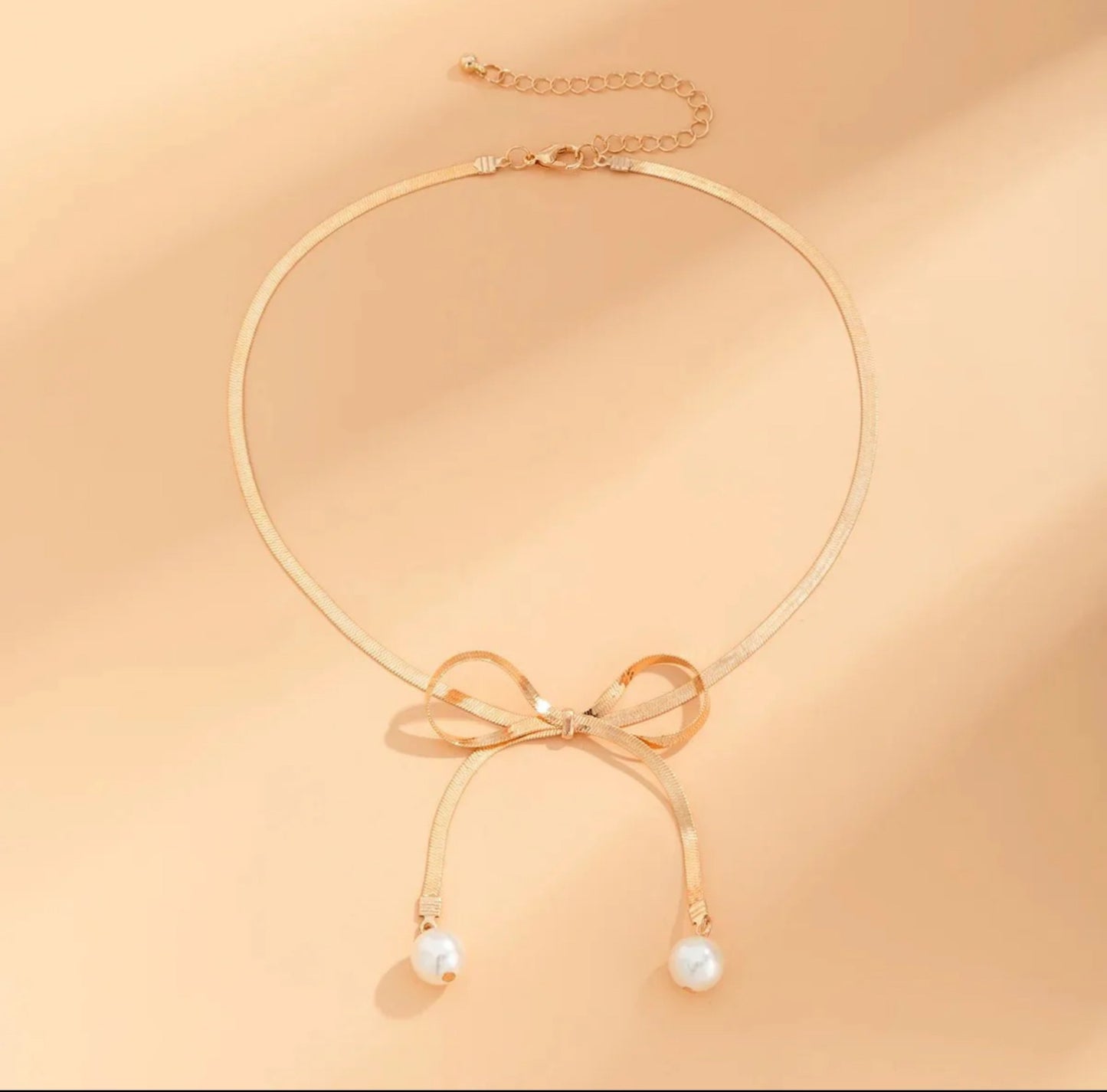 Pearly Bow Babe Necklace