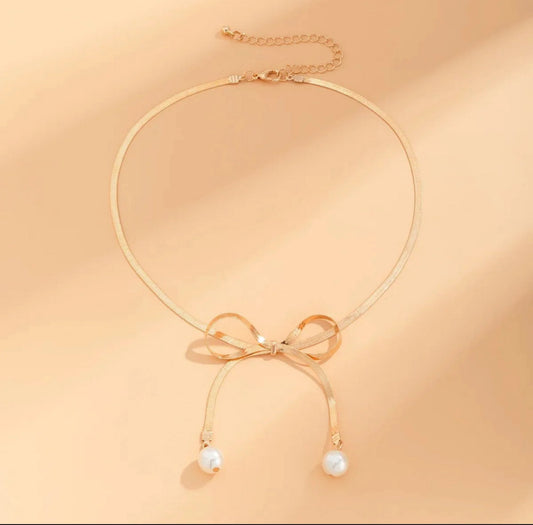 🎁 Pearly Bow Babe Necklace (100% off)
